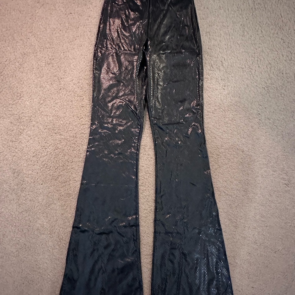 ⭐️ NWT ⭐️ Commando Faux LeatherSnakeSkin Print Navy Flare Leggings - Picture 7 of 7